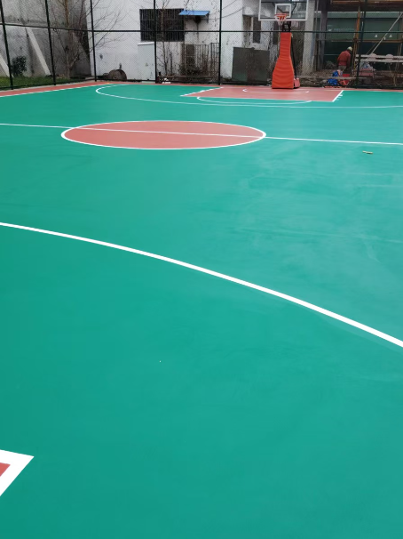 西陵 球场长期使用易出现地面开裂